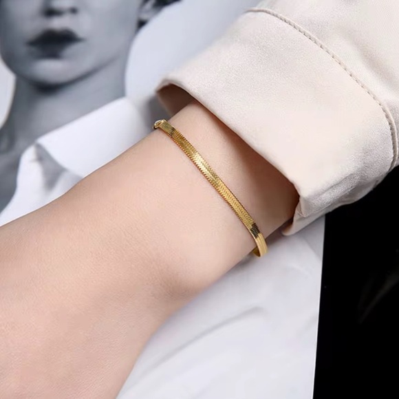 Trendy Gold Stainless Steel Snake Chain Bracelet – Minimalist Chic - Picture 3 of 7